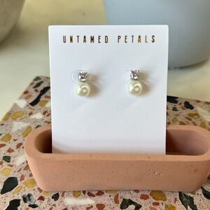 Untamed Pedals Pearl Earring | Bride